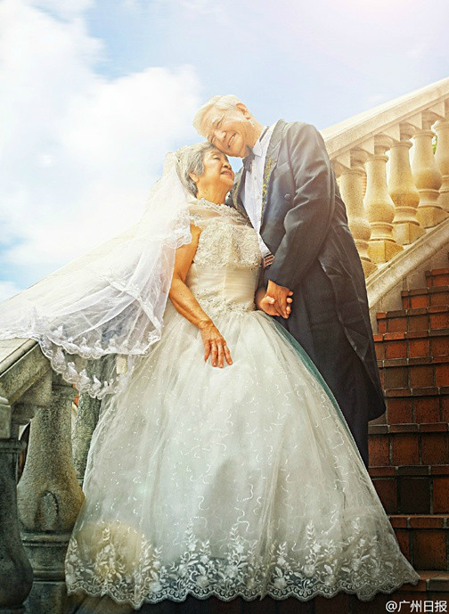 為愛圓夢！八旬老人帶老伴拍攝童話式夢幻婚紗照(圖)