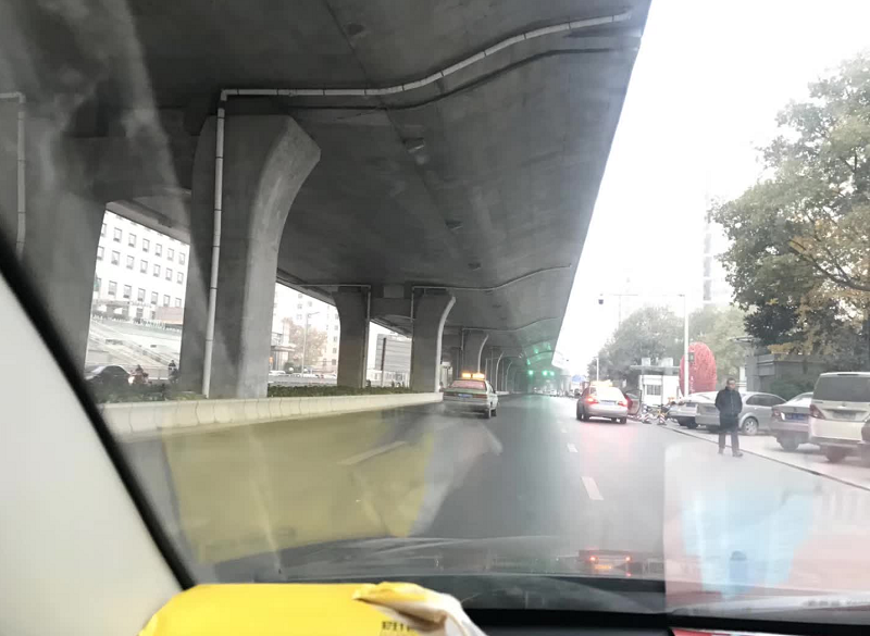 限行第一天！鄭州的早高峰是這個樣子的