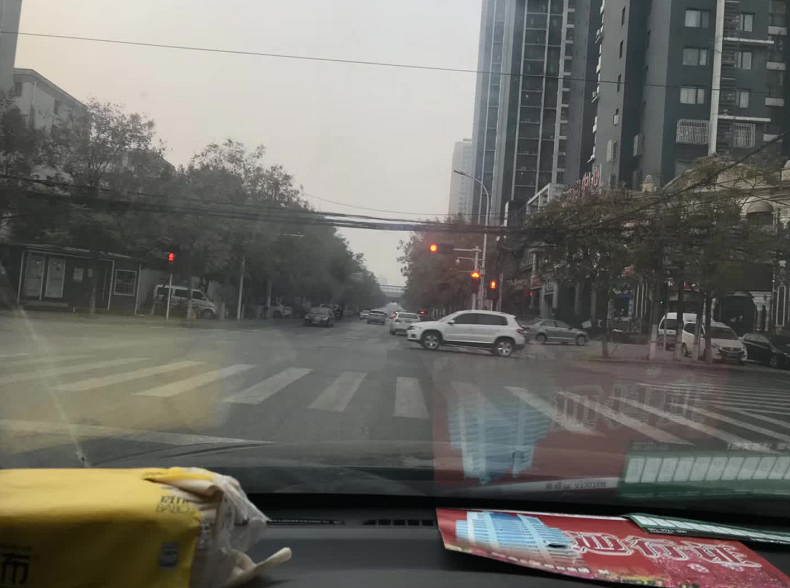 限行第一天！鄭州的早高峰是這個樣子的