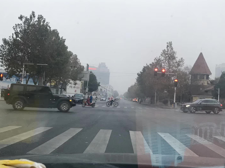 限行第一天！鄭州的早高峰是這個樣子的