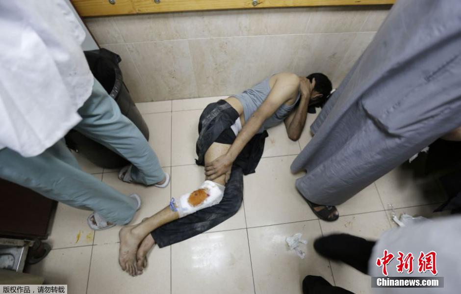 加沙一家醫(yī)院遭以軍炮火襲擊 現(xiàn)場濃煙滾滾 加沙一家醫(yī)院遭以軍炮火襲擊 現(xiàn)場濃煙滾滾