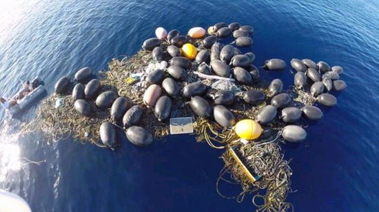 美國無人機(jī)發(fā)現(xiàn)海嘯垃圾形成永久性 塑料島嶼 (組圖) 美國無人機(jī)發(fā)現(xiàn)海嘯垃圾形成永久性 塑料島嶼 (組圖)