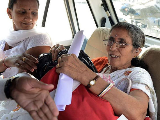印度總理分居數十年妻子現(xiàn)身 希望獲得總理夫人待遇