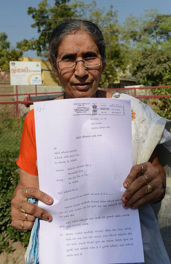 印度總理分居數十年妻子現(xiàn)身 希望獲得總理夫人待遇