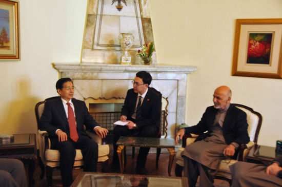 　11月30日，阿富汗總統(tǒng)加尼在首都喀布爾會(huì)見到訪的中國國務(wù)委員郭聲琨。