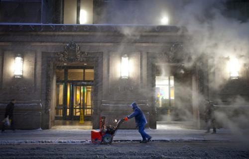 特大暴風(fēng)雪襲擊美國(guó)東北部，多州進(jìn)入緊急狀態(tài)。