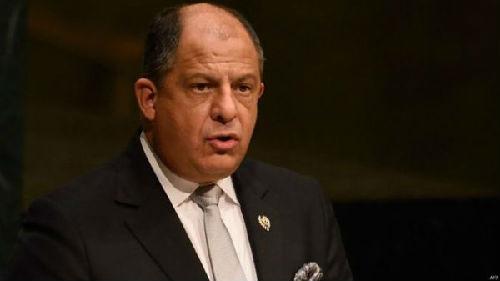 哥斯達(dá)黎加總統(tǒng)路易斯·索利斯表示，政府亟需資金因應(yīng)財(cái)政赤字，但中國提供10億美元貸款的時(shí)機(jī)仍未成熟。（圖片來源：英國廣播公司網(wǎng)站）