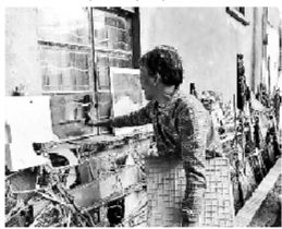 老人家中被盜四次，因而如此來保護(hù)自己