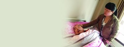 趙靜霞把老父親搬進(jìn)養(yǎng)老院照顧。