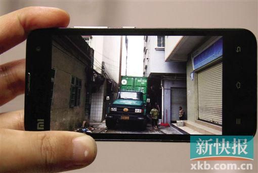 吳師傅的貨車(chē)被迫停留在現(xiàn)場(chǎng)幾天。