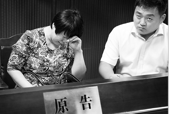 初中生沒(méi)替寫作業(yè)遭4人圍毆 母親將學(xué)校告上法庭 初中生沒(méi)替寫作業(yè)遭4人圍毆 母親將學(xué)校告上法庭