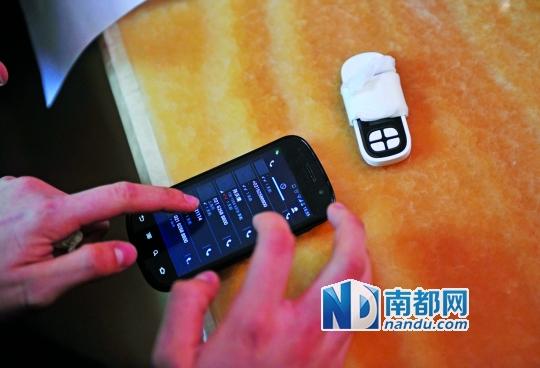 一個號碼為021-62588800的電話自稱上海靜安區(qū)公安分局，騙走了小程148萬。記者 梁煒培 攝