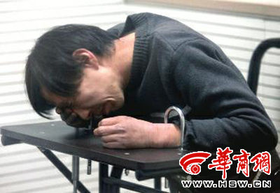 3月29日，多次騷擾孕婦的賈某在公安蓮湖分局接受訊問