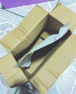 拼多多團(tuán)購面膜，結(jié)果送來一個空盒、一張紙條。