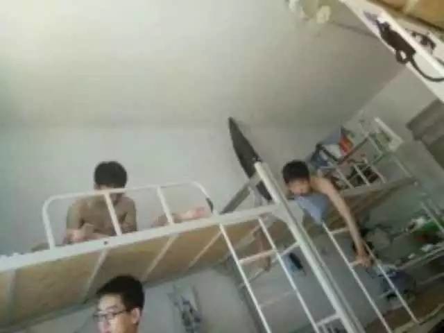 這個(gè)學(xué)校的男生宿舍火了！女同學(xué)都喊著要嫁