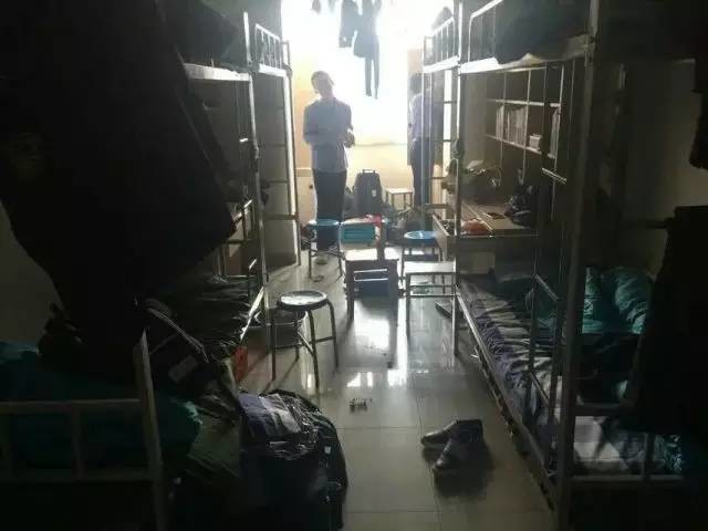 這個(gè)學(xué)校的男生宿舍火了！女同學(xué)都喊著要嫁