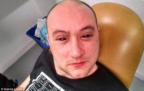 一支來(lái)自加州的研究團(tuán)隊(duì)研發(fā)了一種能使人類擁有夜視能力的藥水。該溶液由二氫卟吩e6與胰島素和生理鹽水混合而成。在往實(shí)驗(yàn)對(duì)象加西亞?里西納眼中滴入少量溶液之后，他的眼睛先是呈現(xiàn)全黑色，但在藥水被吸收之后即恢復(fù)正常。