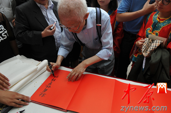 余光中、汪國(guó)真做客杜甫故里 共話詩(shī)圣家國(guó)情懷