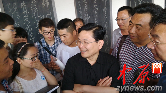 余光中、汪國(guó)真做客杜甫故里 共話詩(shī)圣家國(guó)情懷