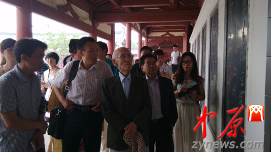 余光中、汪國(guó)真做客杜甫故里 共話詩(shī)圣家國(guó)情懷