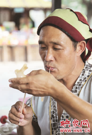 清園奇人馬大吹"我不是賣糖人的,我是賣藝術(shù)的" 清園奇人馬大吹"我不是賣糖人的,我是賣藝術(shù)的"