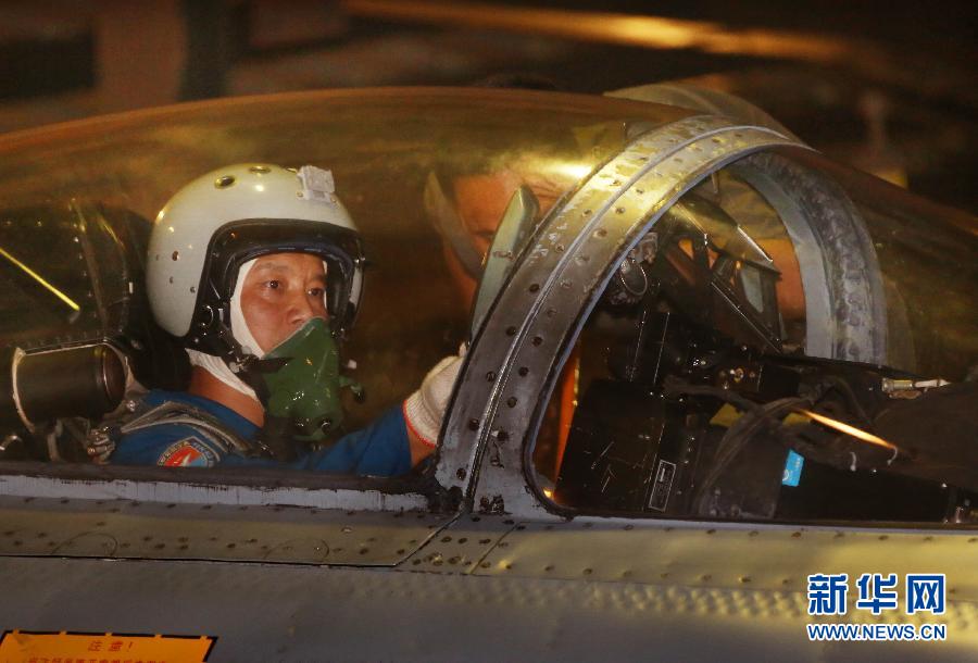 航空兵某團(tuán)加大強(qiáng)度夜航訓(xùn)練 航空兵某團(tuán)加大強(qiáng)度夜航訓(xùn)練