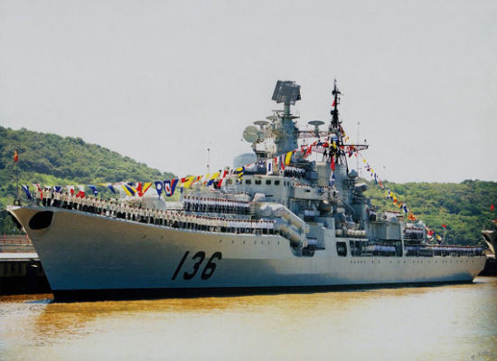 資料圖：東海艦隊的杭州號驅(qū)逐艦。