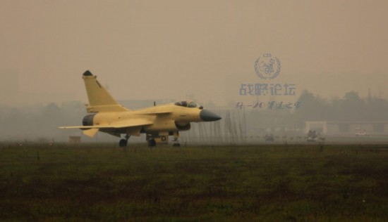 網(wǎng)友拍攝到的殲-10B戰(zhàn)機(jī)試飛照 網(wǎng)友拍攝到的殲-10B戰(zhàn)機(jī)試飛照