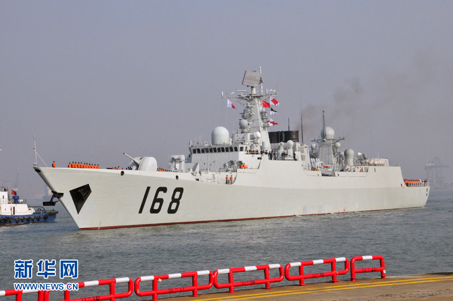 　25日15時，海軍南海艦隊“廣州”號驅(qū)逐艦駛?cè)霃V州南沙汽車碼頭