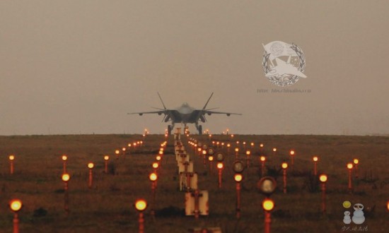 殲20再次露面機(jī)體布滿神秘圓點(diǎn) 殲20再次露面機(jī)體布滿神秘圓點(diǎn)