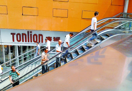 二七廣場天橋電梯 昨日恢復(fù) 二七廣場天橋電梯 昨日恢復(fù)