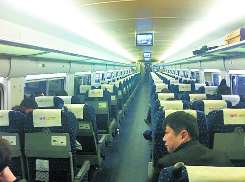 　春運(yùn)頭兩天，部分高鐵上座率并不高。