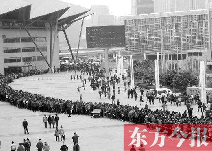 3月2日，在鄭州國際會展中心，河南省春季人才招聘會舉行，六萬五千名求職者扎堆求職