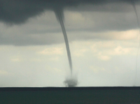 大連突現龍吸水奇觀 諸多游人爭相觀景