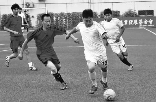 專為本屆賽事而組建的鄭州第九人民醫(yī)院隊(duì)，是該院歷史上第一支足球隊(duì)