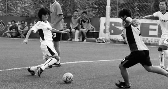 由中國(guó)女足曾經(jīng)的后防大將范運(yùn)杰領(lǐng)銜的運(yùn)之杰足球俱樂(lè)部，本場(chǎng)比賽可謂秀足高超腳法