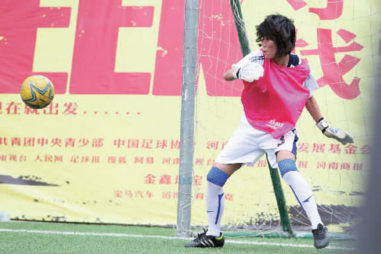 范運(yùn)杰客串門(mén)將，才止住了本方連續(xù)丟球的頹勢(shì)