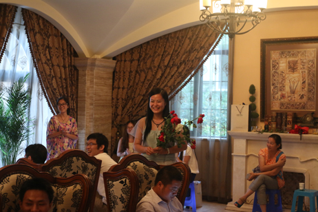 收到怎么多玫瑰，當(dāng)然開心啦！