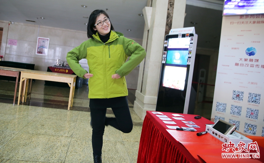 工作間隙，樂天跳起了“南式芭蕾”。