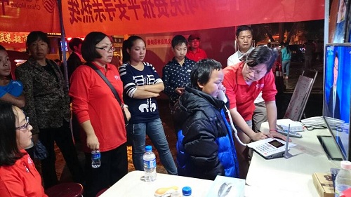 小男孩走失，移動(dòng)員工幫他們找 親人