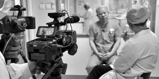 《生死之門——ICU見證實(shí)錄》拍攝現(xiàn)場(chǎng) 《生死之門——ICU見證實(shí)錄》拍攝現(xiàn)場(chǎng)