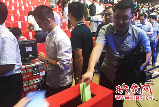 專家、評委、全局干部職工代表現(xiàn)場投票。