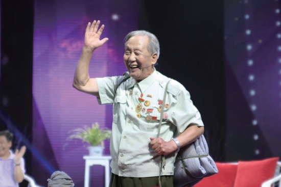 83歲，張立修打行軍包依然很迅速