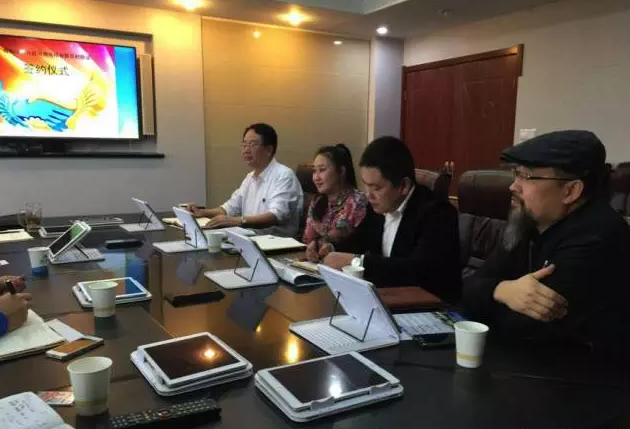 從右至左依次為趙財神，雅購供銷CEO許濤，農(nóng)團聯(lián)盟創(chuàng)始人王婷。