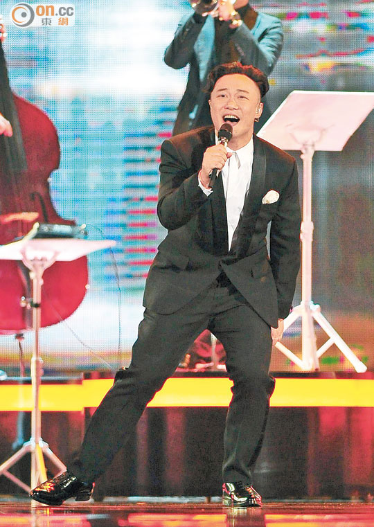 陳奕迅不負(fù)眾望，終于榮登金曲歌王寶座。