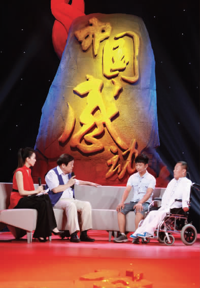 肇恒君（右一）天生殘疾，但是他自兒時起就有著一個音樂夢