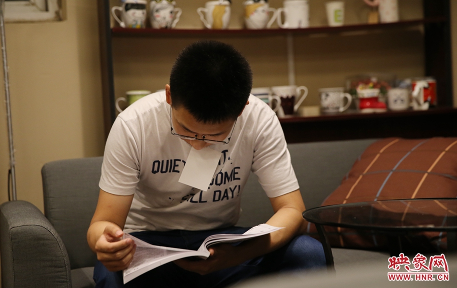 楊栗，22歲，某大學(xué)大三學(xué)生：喜歡這種看書的環(huán)境。