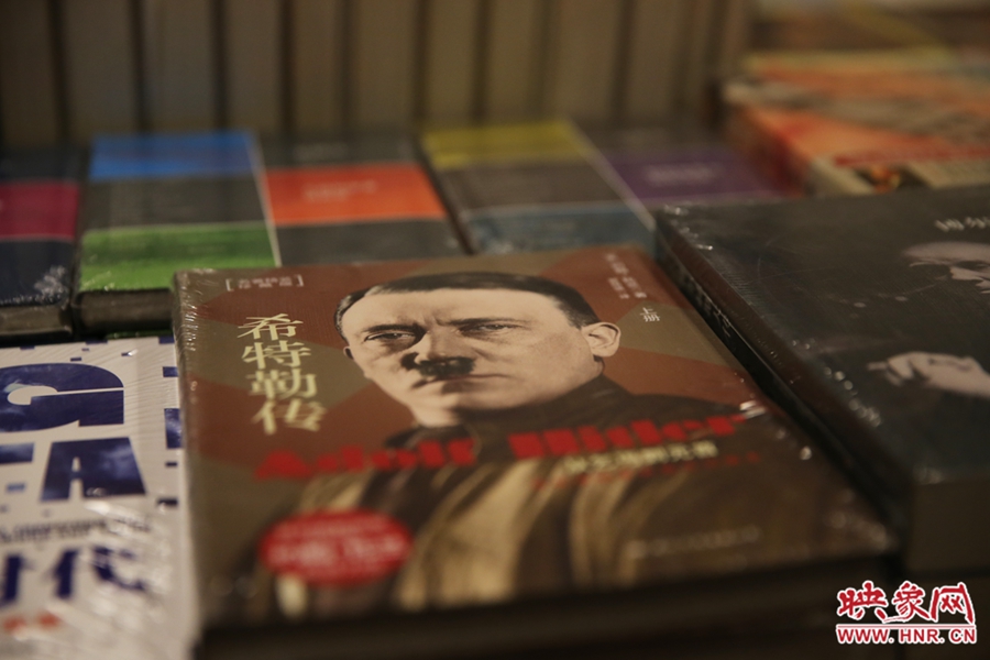 書店內(nèi)的書。