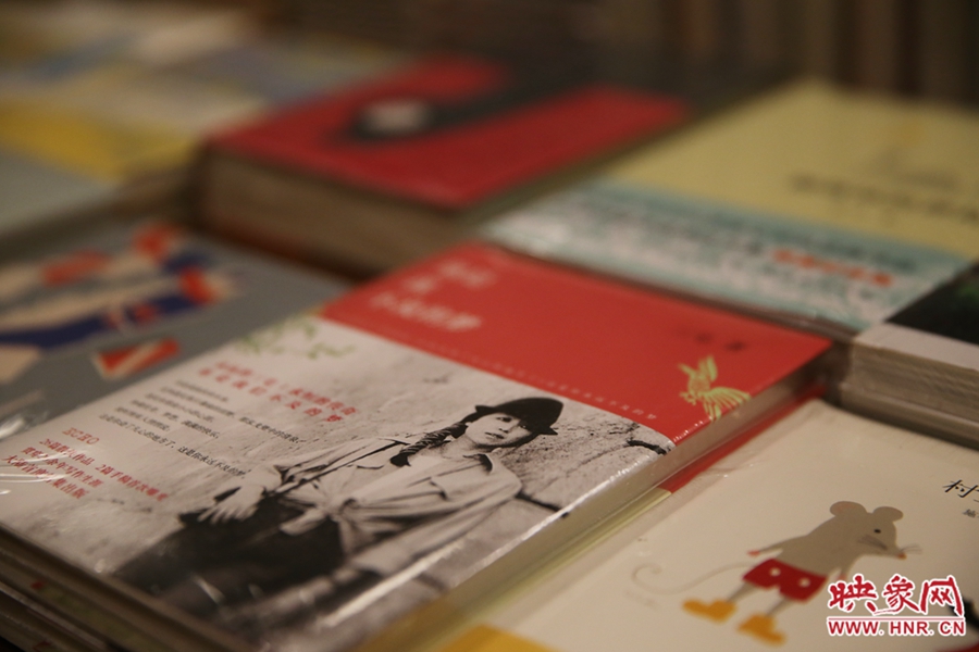 書店內(nèi)的書。