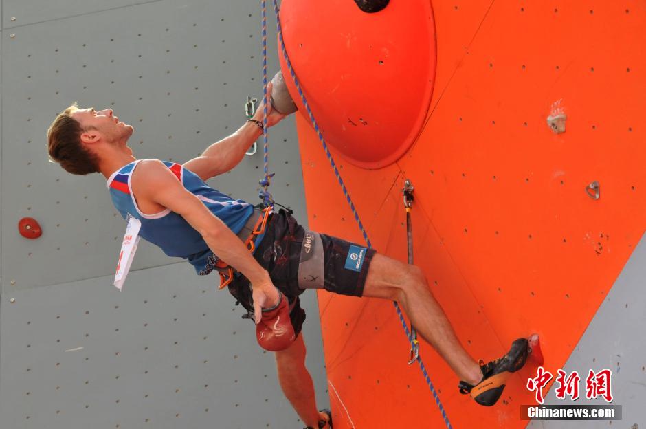 世界“巖壁芭蕾”精英炫技青海高原 世界“巖壁芭蕾”精英炫技青海高原